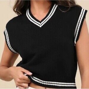 ASTR the Label Kirby Women’s Sz Medium Black Cropped V-Neck Sweater Vest